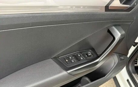 Volkswagen T-Roc I, 2023 год, 1 574 000 рублей, 13 фотография