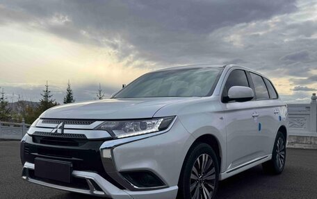 Mitsubishi Outlander III рестайлинг 3, 2022 год, 1 730 000 рублей, 1 фотография