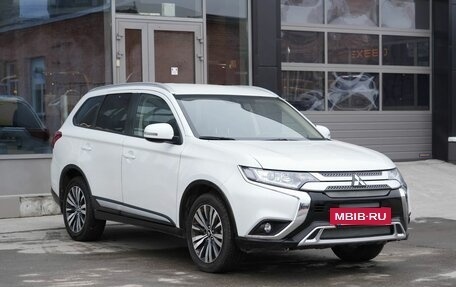 Mitsubishi Outlander III рестайлинг 3, 2021 год, 2 770 000 рублей, 3 фотография