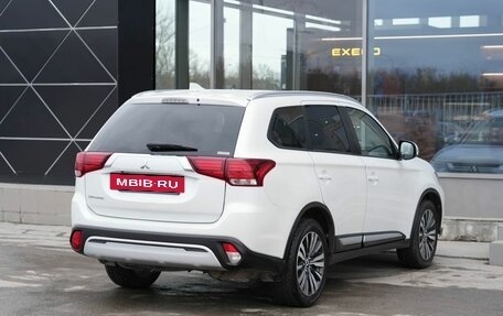 Mitsubishi Outlander III рестайлинг 3, 2021 год, 2 770 000 рублей, 5 фотография