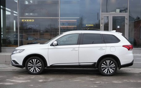 Mitsubishi Outlander III рестайлинг 3, 2021 год, 2 770 000 рублей, 8 фотография