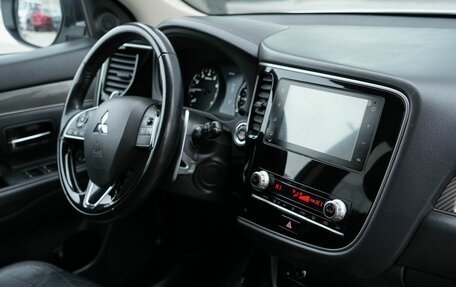Mitsubishi Outlander III рестайлинг 3, 2021 год, 2 770 000 рублей, 17 фотография