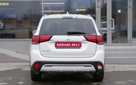 Mitsubishi Outlander III рестайлинг 3, 2021 год, 2 770 000 рублей, 6 фотография