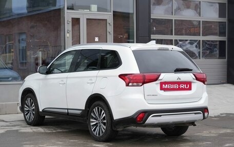 Mitsubishi Outlander III рестайлинг 3, 2021 год, 2 770 000 рублей, 7 фотография