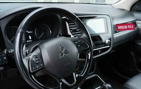 Mitsubishi Outlander III рестайлинг 3, 2021 год, 2 770 000 рублей, 12 фотография
