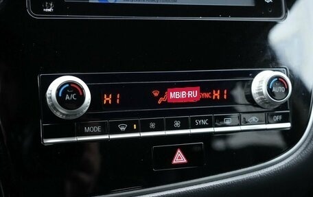 Mitsubishi Outlander III рестайлинг 3, 2021 год, 2 770 000 рублей, 21 фотография