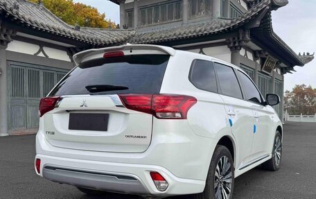 Mitsubishi Outlander III рестайлинг 3, 2022 год, 1 730 000 рублей, 4 фотография