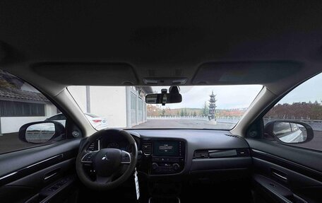 Mitsubishi Outlander III рестайлинг 3, 2022 год, 1 730 000 рублей, 12 фотография