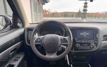Mitsubishi Outlander III рестайлинг 3, 2022 год, 1 730 000 рублей, 13 фотография