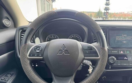 Mitsubishi Outlander III рестайлинг 3, 2022 год, 1 730 000 рублей, 14 фотография