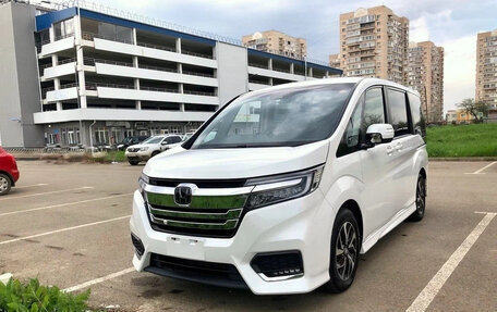 Honda Stepwgn IV рестайлинг, 2021 год, 2 000 000 рублей, 1 фотография