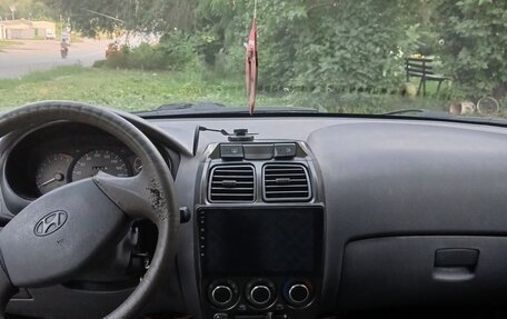 Hyundai Accent II, 2005 год, 300 000 рублей, 3 фотография