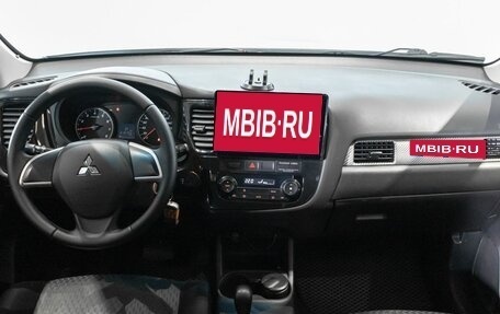 Mitsubishi Outlander III рестайлинг 3, 2015 год, 1 413 400 рублей, 6 фотография