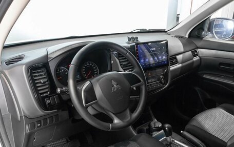 Mitsubishi Outlander III рестайлинг 3, 2015 год, 1 413 400 рублей, 5 фотография
