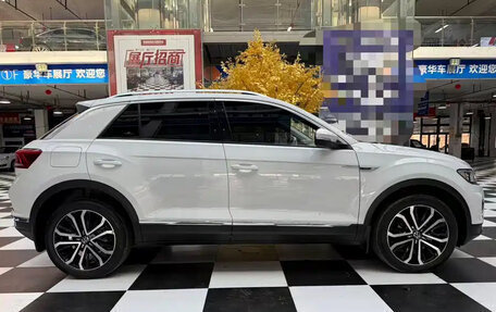 Volkswagen T-Roc I, 2023 год, 1 490 000 рублей, 4 фотография