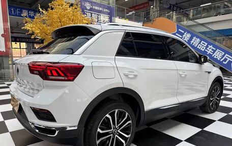 Volkswagen T-Roc I, 2023 год, 1 490 000 рублей, 7 фотография