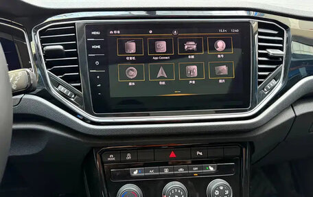 Volkswagen T-Roc I, 2023 год, 1 490 000 рублей, 13 фотография