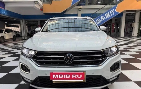 Volkswagen T-Roc I, 2023 год, 1 490 000 рублей, 5 фотография