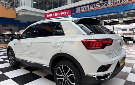 Volkswagen T-Roc I, 2023 год, 1 490 000 рублей, 3 фотография