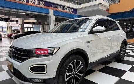 Volkswagen T-Roc I, 2023 год, 1 490 000 рублей, 6 фотография