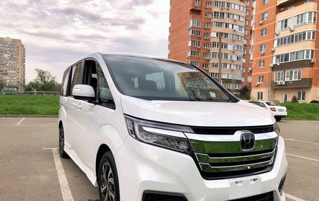 Honda Stepwgn IV рестайлинг, 2021 год, 2 000 000 рублей, 2 фотография
