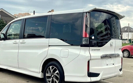 Honda Stepwgn IV рестайлинг, 2021 год, 2 000 000 рублей, 4 фотография