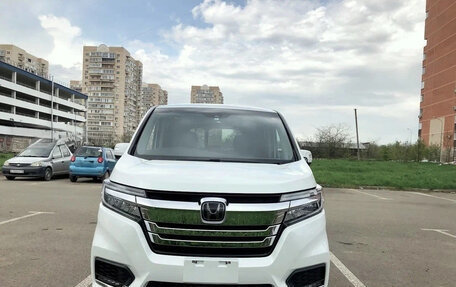 Honda Stepwgn IV рестайлинг, 2021 год, 2 000 000 рублей, 3 фотография