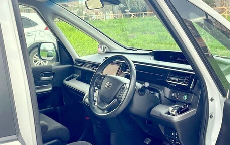Honda Stepwgn IV рестайлинг, 2021 год, 2 000 000 рублей, 14 фотография