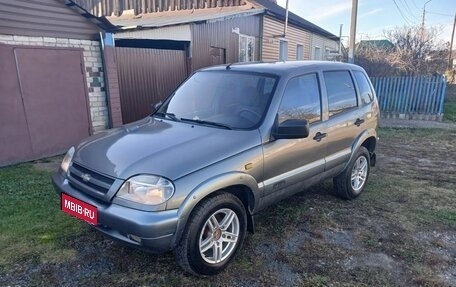 Chevrolet Niva I рестайлинг, 2005 год, 219 000 рублей, 1 фотография