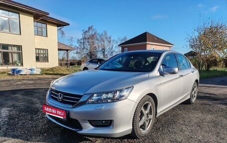 Honda Accord IX рестайлинг, 2013 год, 1 700 000 рублей, 2 фотография