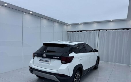 Toyota Yaris XP150 рестайлинг, 2022 год, 980 000 рублей, 7 фотография