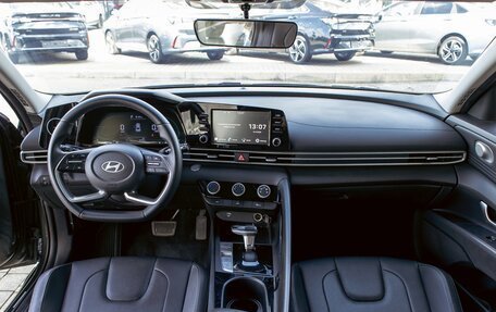 Hyundai Elantra, 2023 год, 1 595 000 рублей, 16 фотография