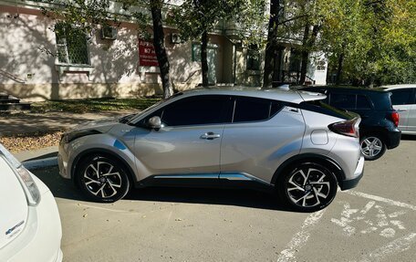 Toyota C-HR I рестайлинг, 2017 год, 2 000 000 рублей, 2 фотография