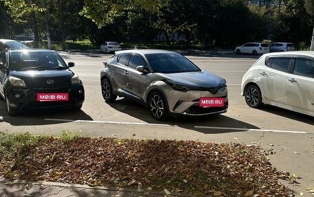 Toyota C-HR I рестайлинг, 2017 год, 2 000 000 рублей, 3 фотография