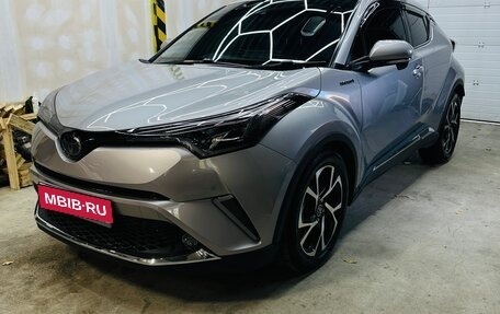 Toyota C-HR I рестайлинг, 2017 год, 2 000 000 рублей, 9 фотография