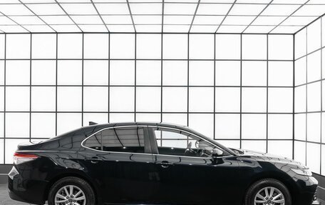 Toyota Camry, 2018 год, 2 599 000 рублей, 6 фотография