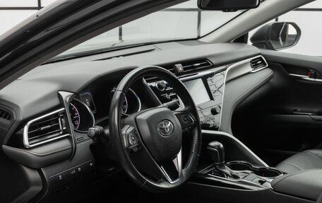 Toyota Camry, 2018 год, 2 599 000 рублей, 9 фотография