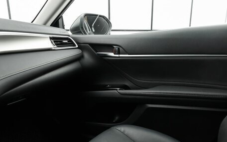 Toyota Camry, 2018 год, 2 599 000 рублей, 20 фотография