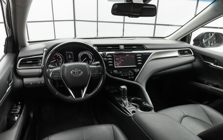 Toyota Camry, 2018 год, 2 599 000 рублей, 10 фотография