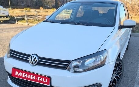 Volkswagen Polo VI (EU Market), 2012 год, 750 000 рублей, 2 фотография