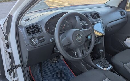 Volkswagen Polo VI (EU Market), 2012 год, 750 000 рублей, 10 фотография