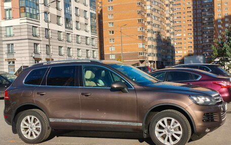 Volkswagen Touareg III, 2011 год, 1 700 000 рублей, 2 фотография