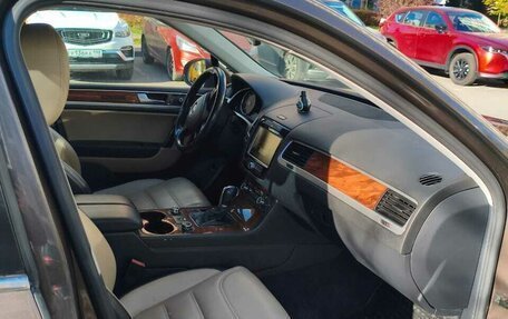 Volkswagen Touareg III, 2011 год, 1 700 000 рублей, 6 фотография