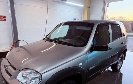 Chevrolet Niva I рестайлинг, 2016 год, 690 000 рублей, 5 фотография
