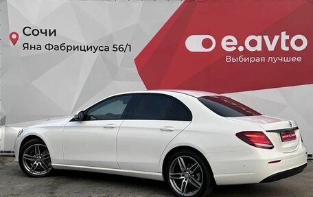 Mercedes-Benz E-Класс, 2020 год, 3 890 000 рублей, 4 фотография