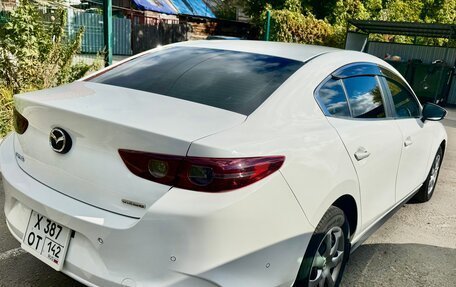 Mazda 3, 2020 год, 1 800 000 рублей, 4 фотография