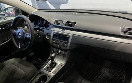 Volkswagen Passat B7, 2011 год, 1 169 900 рублей, 12 фотография