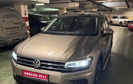 Volkswagen Tiguan II, 2018 год, 2 700 000 рублей, 1 фотография
