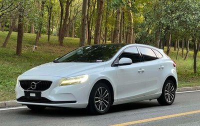 Volvo V40 II рестайлинг, 2019 год, 1 050 000 рублей, 1 фотография