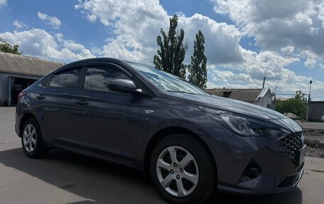 Hyundai Solaris II рестайлинг, 2021 год, 1 750 000 рублей, 2 фотография
